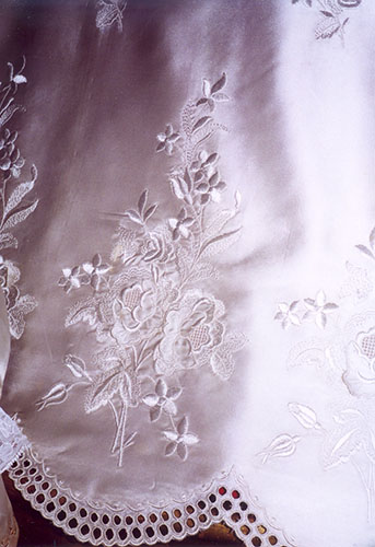 Saya Blanca de Novia (Sra. Amparo)